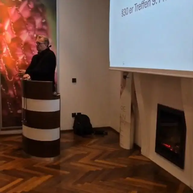 🎓 Treffen der §30-Klinik-Inhaber in DuisburgEin inspirierender und konstruktiver Austausch unter führenden Fachärzten von §30-Kliniken der Ästhetisch-Plastischen Chirurgie!Mit dabei waren u. a. @klinik_dr_hilpert , Prof. Dr. Ernst Magnus Noah @faceliftdoc Dr. Fredric Becker ( @beckerundschoenle ) oder Dr. Murat Dagdelen (@drmuratdagdelen ) – ein Treffen voller wertvoller Gespräche, aktueller Themen und kollegialer Verbundenheit.💬 Im Fokus standen:
• Entwicklungen in der ästhetischen Chirurgie
• Erfahrungen aus dem Klinikalltag
• Zukunftsperspektiven für §30-Kliniken🤝 Ein herzliches Dankeschön an alle für den offenen Dialog und die angenehme Atmosphäre!#ÄsthetischeChirurgie #PlastischeChirurgie #Erfahrungsaustausch #Kollegialität #Klinik #DuisburgTreffen #FachärzteVernetzt