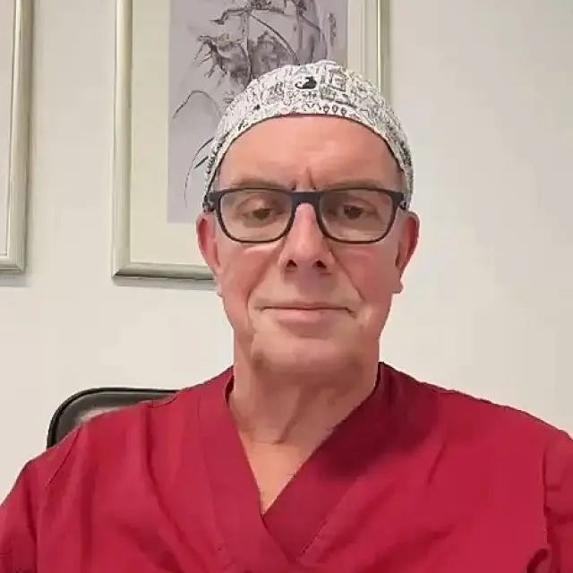 👉 Warum Sonderangebote keine medizinische Indikation sindIn der Ästhetischen Medizin geht es um Ihre Gesundheit und Ihr Wohlbefinden – nicht um Rabatte.Eine Behandlung sollte immer auf einer individuellen Beratung und einer medizinischen Notwendigkeit basieren, nicht auf einem Sonderpreis.👉 Warum Gutscheine keine gute Idee sindEine ästhetische Behandlung ist ein medizinischer Eingriff. Sie sollte niemals wie ein Geschenkartikel behandelt werden. Jede Entscheidung muss persönlich und nach fachärztlicher Beratung getroffen werden – für Ihre Sicherheit und Ihr bestes Ergebnis.👉 Unser Tipp: Investieren Sie in Qualität, Erfahrung und Sicherheit – nicht in kurzfristige Angebote. Achten Sie auf ehrliche und umfangreiche Beratung und Aufklärung!#ÄsthetischeMedizin #PlastischeChirurgie #Patientensicherheit #Domhofklinik #Aachen #DrHelgeJens #QualitätStattRabatt #Facharztvorbehalt #dgaepc #dgäpc