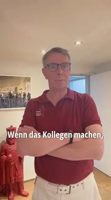 Beratungshonorar – transparent, fair und ein Qualitätsmerkmal 🤍Eine fachärztliche Beratung ist mehr als „ein kurzes Gespräch“:
Sie umfasst Ihre individuelle Ausgangssituation, eine realistische Einschätzung, Aufklärung zu Chancen & Grenzen sowie die Beantwortung Ihrer Fragen – in Ruhe und mit der nötigen Sorgfalt.📘 Warum wird dafür ein Honorar berechnet?Ärztliche Leistungen werden in Deutschland nach der Gebührenordnung für Ärzte (GOÄ) abgerechnet. Diese bildet die rechtliche Grundlage und sieht vor, dass ärztlich erbrachte Leistungen grundsätzlich abgerechnet werden müssen – dazu gehört auch die Beratung.⚖️ Steigerungssätze: individuell – aber nachvollziehbarDie GOÄ erlaubt unterschiedliche Steigerungssätze, z. B. abhängig von Zeitaufwand, Schwierigkeit und Umfang der Beratung. So kann eine Leistung fair und entsprechend der individuellen Situation berechnet werden.Beratungsgebühr bei Dr. Jens, Dr. Nigl und Dr. Esser: 30€✨ Unser Ansatz: bewusst moderat
Wir rechnen die Beratung mit einem vergleichsweise niedrigen Steigerungssatz ab – und setzen den Fokus auf das, was wirklich zählt: Qualität, Transparenz und eine ehrliche Entscheidungsgrundlage – ganz ohne Druck.Danke für Ihr Vertrauen – wir begleiten Sie seriös und verantwortungsvoll.#Beratungshonorar #TransparenteMedizin #FachärztlicheBeratung #GOÄ #Qualitätsmerkmal #EhrlicheBeratung #ZeitFürPatienten #MedizinOhneDruck #Patientenaufklärung #VertrauenInMedizin #domhofklinik #drjens