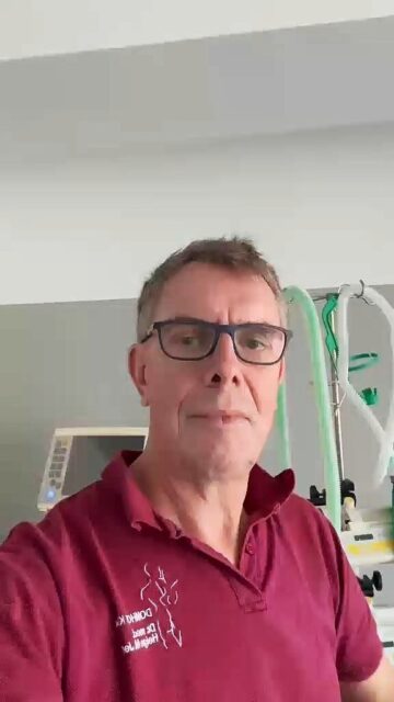 Ehrlichkeit und Transparenz als Fundament unserer ArbeitSehr geehrte Damen und Herren,
liebe Patientinnen und Patienten,im Bereich der Plastischen und Ästhetischen Chirurgie stößt man im Internet sowie in den sozialen Medien häufig auf Superlative. Versprechungen über den „besten“ oder „einzig wahren“ Chirurgen sind keine Seltenheit. Unser ärztlicher Leiter nimmt dies zum Anlass für eine wichtige Klarstellung: Den einen, perfekten Arzt gibt es nicht. Jede Medizinerin und jeder Mediziner besitzt individuelle Stärken und fachliche Schwerpunkte.Für uns in der Domhofklinik Aachen stehen daher grundlegende medizinische Werte im Vordergrund:1,) Ehrliche und transparente Aufklärung: Wir besprechen präzise und verständlich, welche Ergebnisse medizinisch machbar und sinnvoll sind.2.) Verantwortungsvoller Umgang: Die Sicherheit und das persönliche Wohlbefinden unserer Patientinnen und Patienten stehen für uns an erster Stelle.3.) Realistische Zielsetzung: Wir lehnen Eingriffe konsequent ab, sofern die Erwartungen medizinisch nicht vertretbar oder nicht realisierbar sind.☀️ Ankündigung unserer Betriebsferien
Bitte beachten Sie, dass unsere Klinik für eine kurze Sommerpause geschlossen bleibt:Unsere Praxis bleibt für zwei Wochen geschlossen.Ab Montag, dem 3. August 2026, sind wir wieder wie gewohnt mit voller Energie und persönlicher Beratung für Sie da.In dieser Zeit befindet sich unser gesamtes Team im wohlverdienten Sommerurlaub.Wir wünschen Ihnen eine erholsame, angenehme und sonnige Sommerzeit!Ihr Team der Domhofklinik Aachen 🏥#domhofklinik #domhofklinikaachen #aachen #plastischechirurgie #ästhetischechirurgie #medizinischeaufklärung #patientensicherheit #betriebsferien #sommer2026